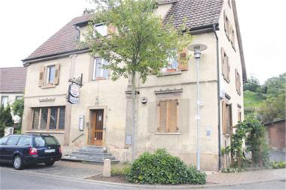Die Zukunft der Traditionsgaststätte Adler an der Brettener Straße in Sternenfels steht in den Sternen. Foto: Goertz
