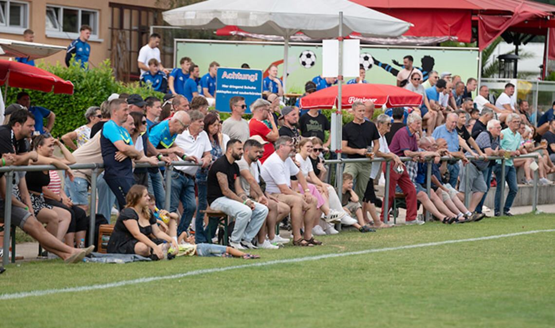 Die Zuschauer sind gespannt.