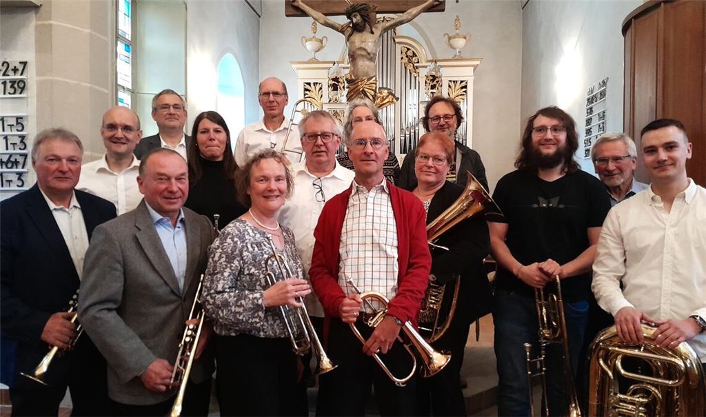 Die aktuelle Formation feiert bei ihrem Jubiläumskonzert in der Kirche eine lange Tradition: der Posaunenchor Iptingen. Fotos: Filitz