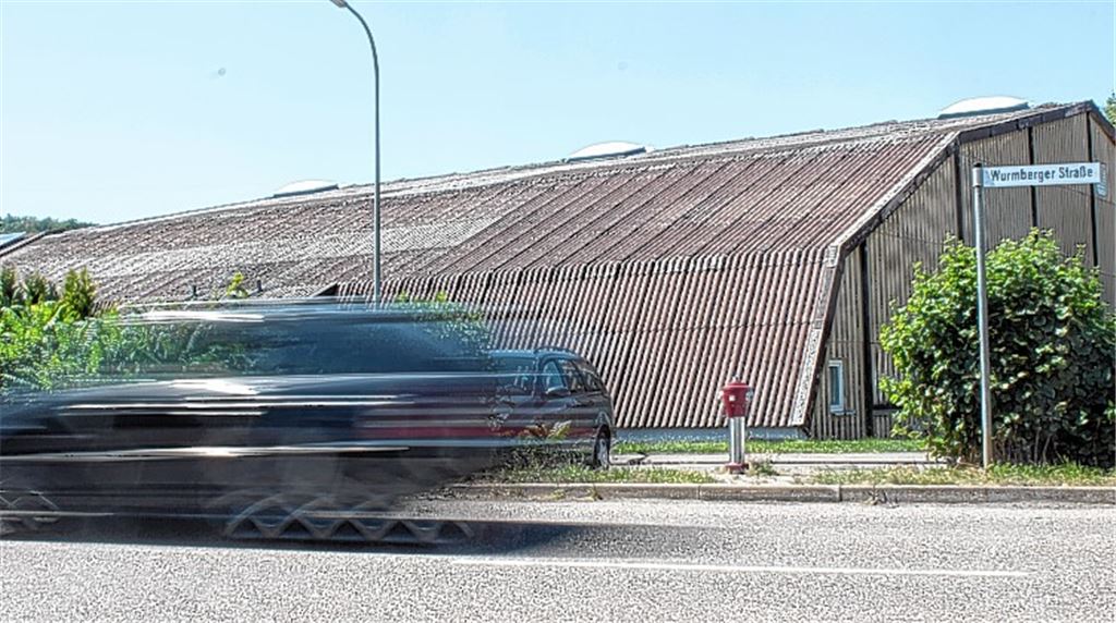Die alte Squash- und Tennishalle liegt im Industriegebiet an der Wurmberger Straße.