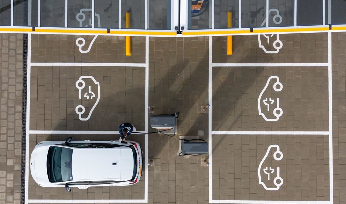 Die anziehenden Kraftstoffpreise wirken sich auf das Kundeninteresse an E-Mobilität aus. (Symbolbild)