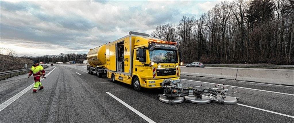 Flüssigkeit legt Verkehr auf A8 lahm