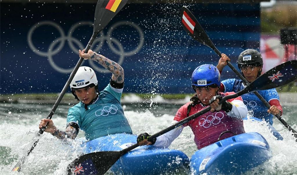 Die australische Olympiasiegerin Jessica Fox (rechts)