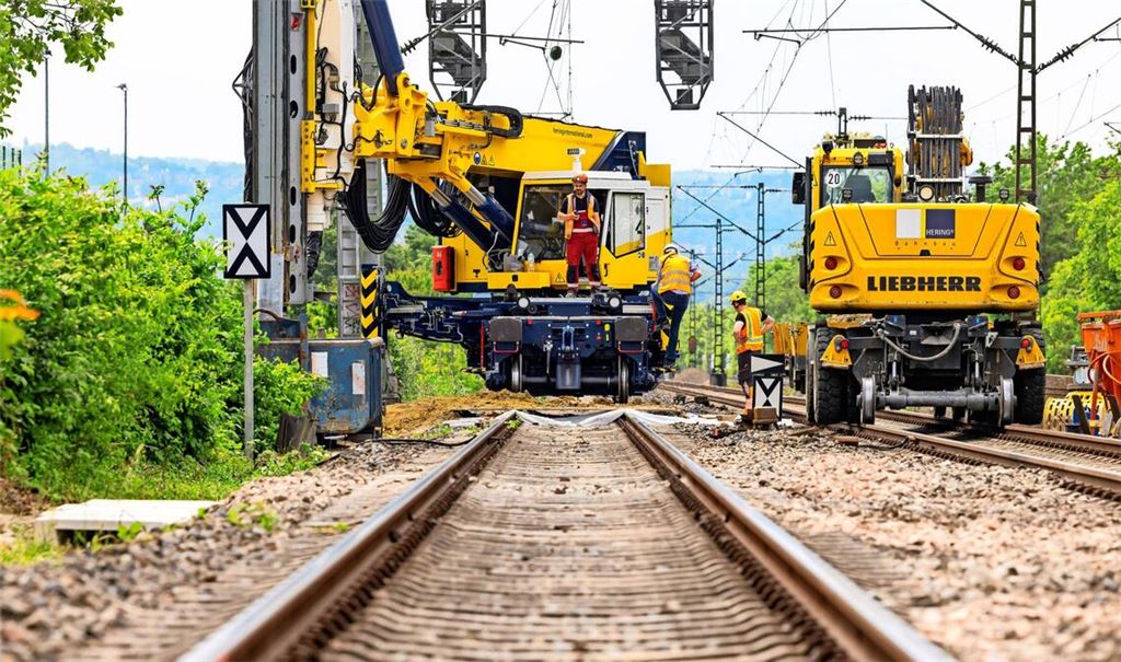 Die begonnene Sanierung von rund 40 wichtigen Strecken mit 4000 Kilometer Länge soll bis 2036 geschafft werden.