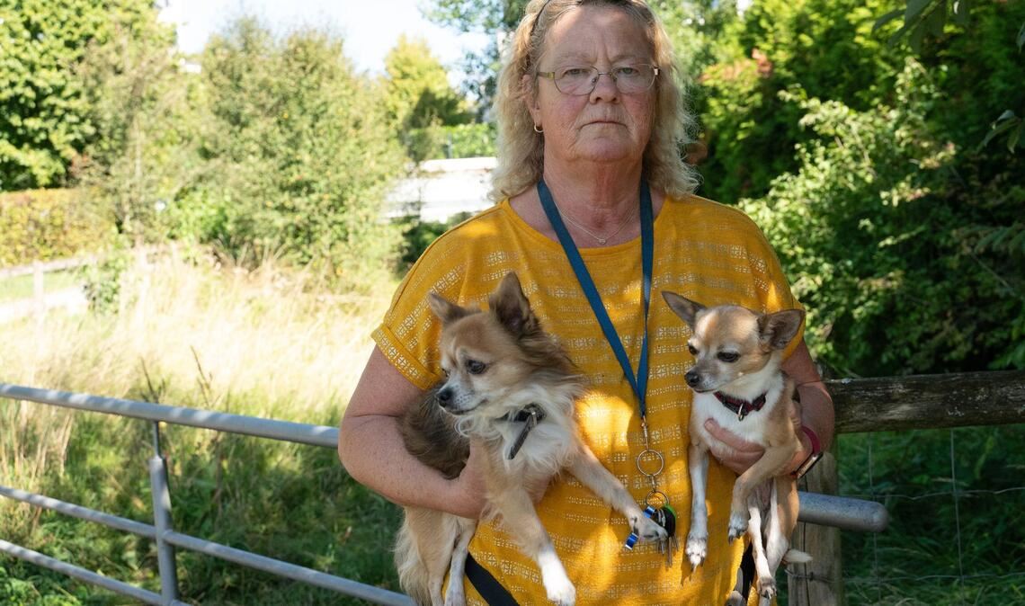 Die beiden Hunde von Petra Hanke witterten den Geruch der Kofferleiche schon früh.