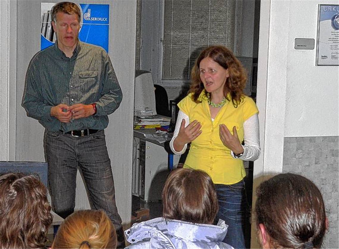 Die beiden Laufend-Fit-TRainer Olaf Kaps und Sabine Liefke-Wilhelm nehmen den Behr-Lauf Debütanten die Angst.  Foto: Koschmieder