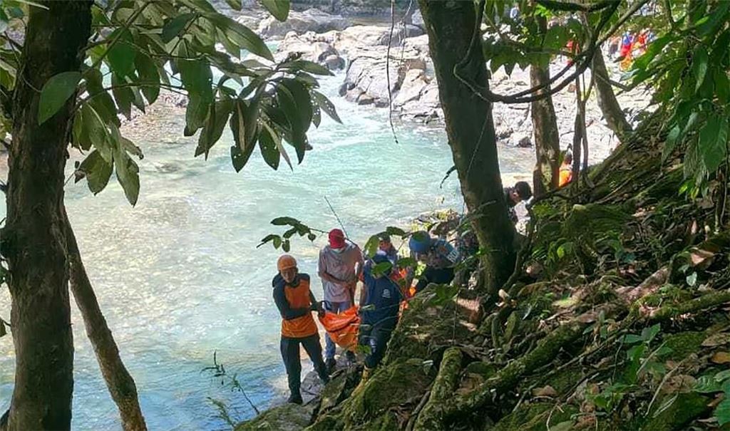 Die beiden Österreicher waren von einer Hängebrücke in die Tiefe gestürzt.