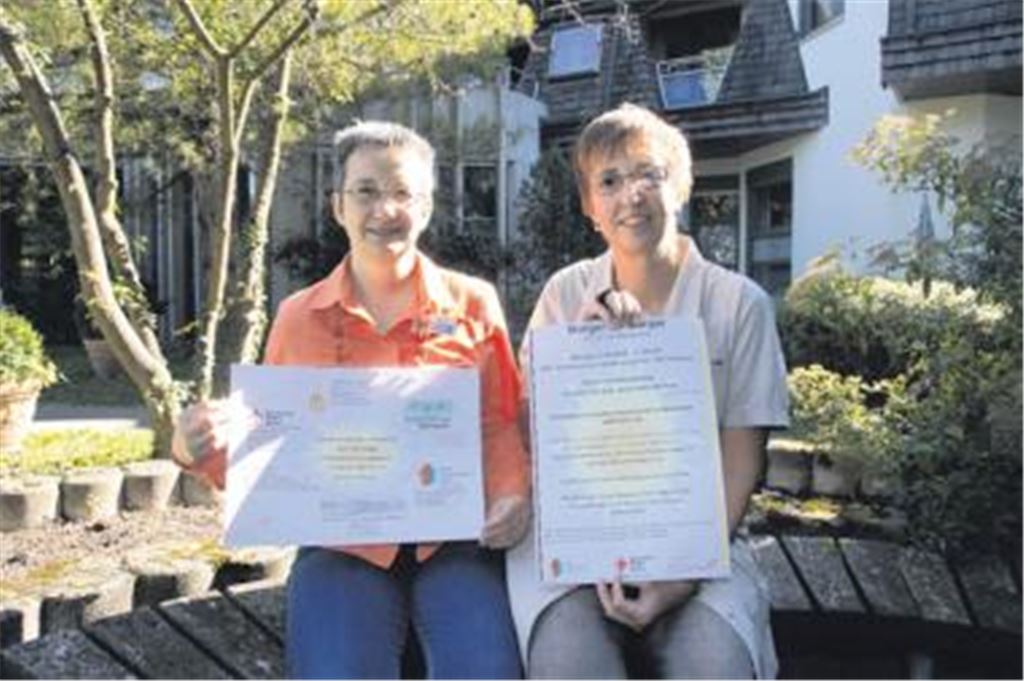 Die beiden Organisatorinnen Alexandra Rapp (li.) und Marion Aichele hoffen auf einen Erfolg der ersten Ehrenamtsbörse im Mühlacker DRK-Seniorenzentrum. Foto: Disselhoff