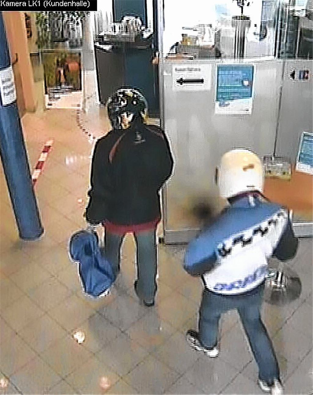 Bilder zeigen die Bankräuber von Eutingen