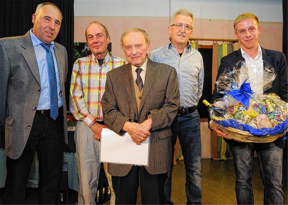 SV Sternenfels ernennt drei Ehrenmitglieder