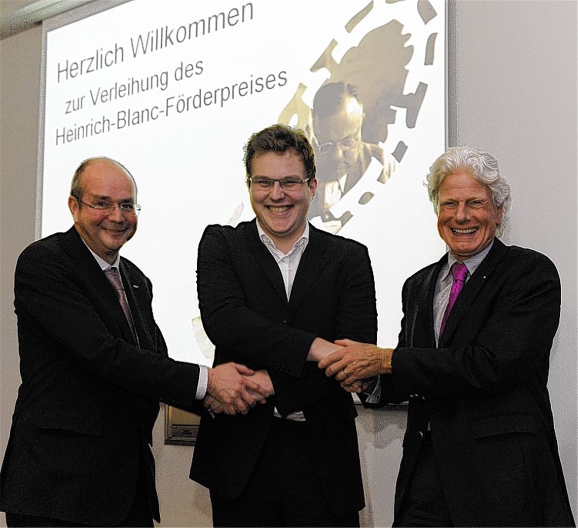 Die beiden Vorstände der Heinrich-Blanc-Stiftung Manuel Blanc (li.) und Frank Straub (re.) gratulierten Nico Reinheimer zur Verleihung des Heinrich-Blanc-Förderpreis 2013.