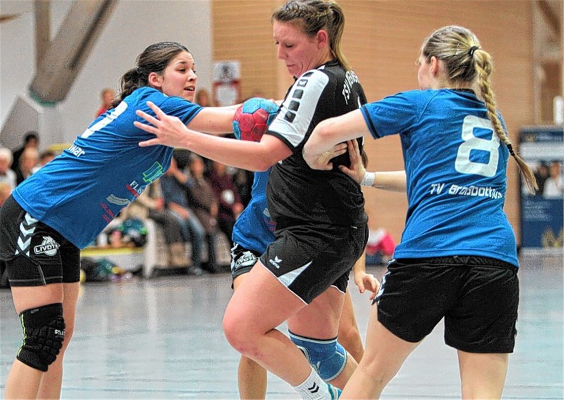 Die beste Leistung im Turnier reicht dem TSV Wiernsheim (Theresa Fischer in Schwarz) nicht, um dem Württembergligisten TV Großbottwar wenigstens ein Remis abzutrotzen.