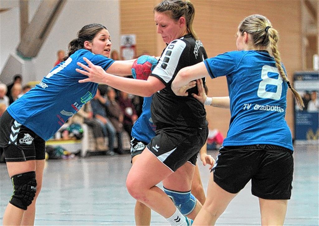 Die beste Leistung im Turnier reicht dem TSV Wiernsheim (Theresa Fischer in Schwarz) nicht, um dem Württembergligisten TV Großbottwar wenigstens ein Remis abzutrotzen.