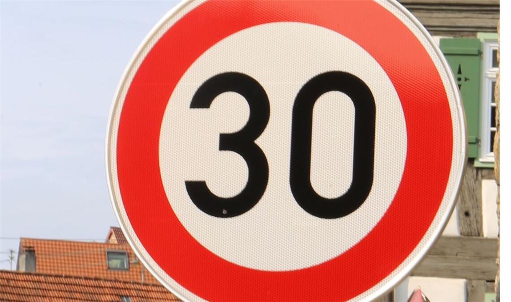 Die bisherige Tempo-30-Zone auf der Vaihinger Straße in Großglattbach soll deutlich ausgeweitet werden. Foto: Archiv