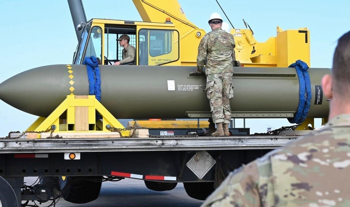 Die bunkerbrechende Bombe kann auch sehr tief liegende Anlagen angreifen. (Archivbild)