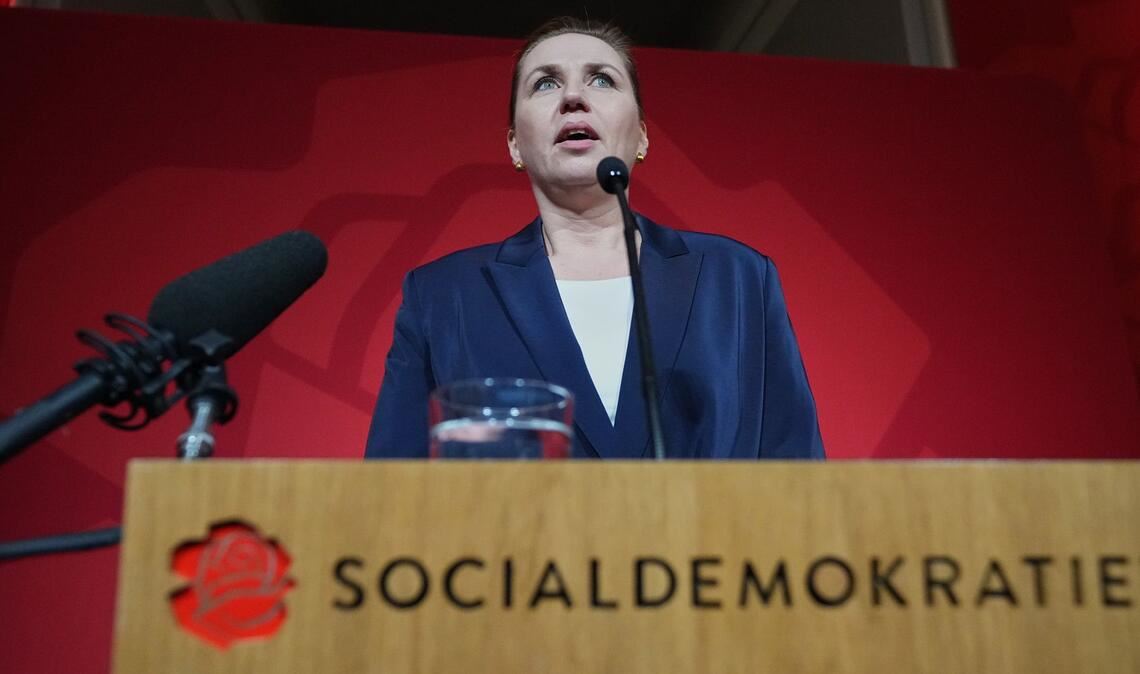 Die dänische Ministerpräsidentin Mette Frederiksen spricht nach den Parlamentswahlen im dänischen Parlament.