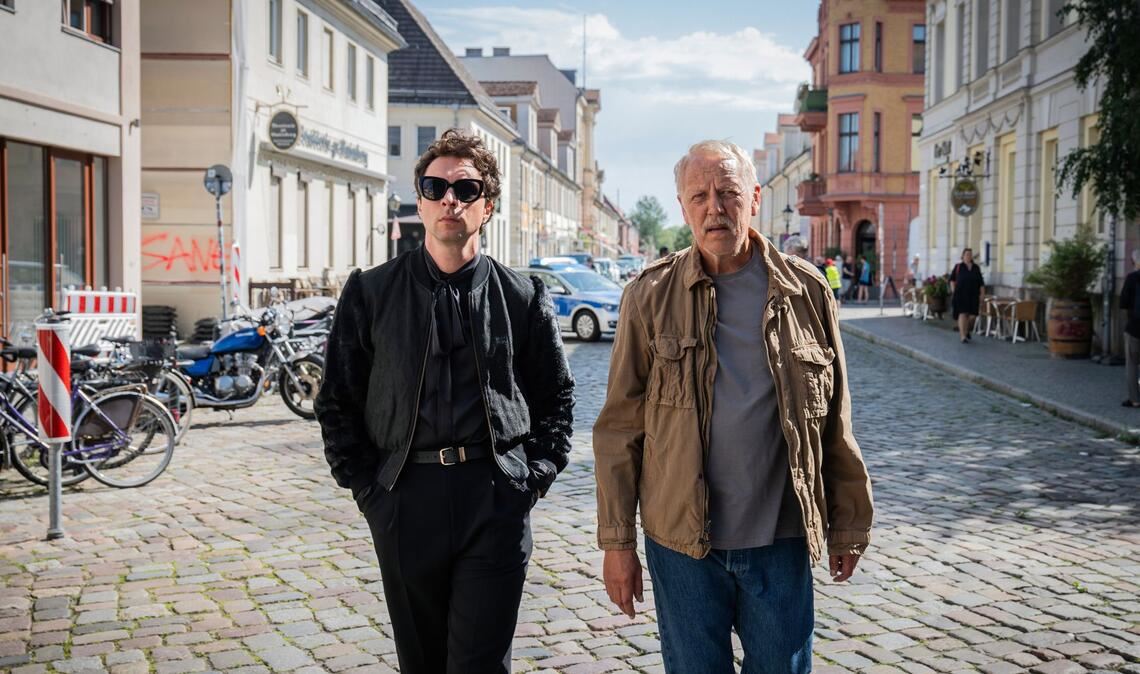 Die deutsch-polnischen Kommissare Ross (André Kaczmarczyk, li.) und Rogov (Frank Leo Schröder) ermitteln diesmal in Potsdam.