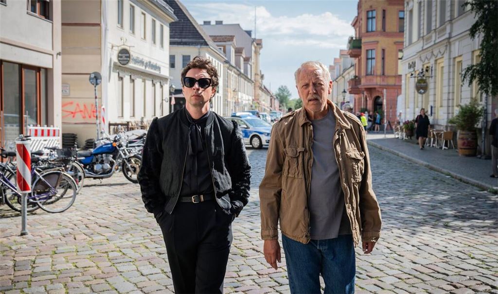 Die deutsch-polnischen Kommissare Ross (André Kaczmarczyk, li.) und Rogov (Frank Leo Schröder) ermitteln diesmal in Potsdam.