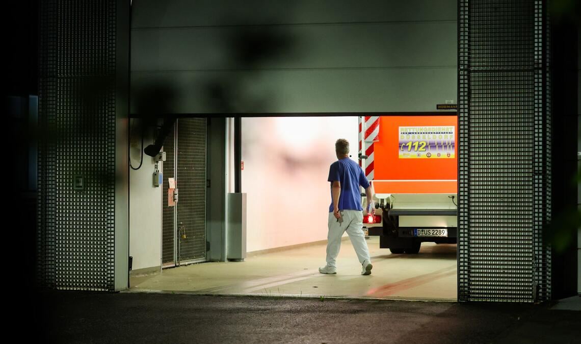 Die deutsche Patientin erreicht das Infektionszentrum der Uniklinik Düsseldorf.