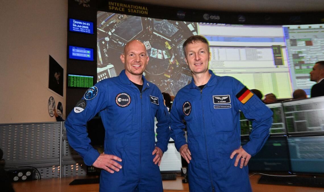Die deutschen Astronauten Alexander Gerst (l) und Matthias Maurer waren bereits auf der ISS. (Archivbild)
