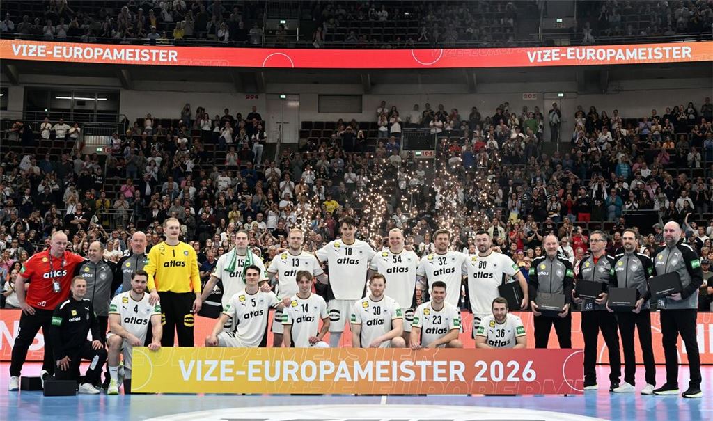 Die deutschen Handballer feierten gemeinsam noch einmal die Vize-Europameisterschaft.