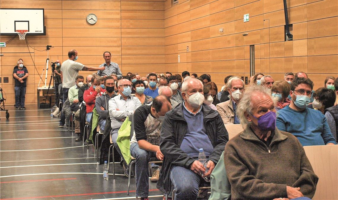 Die dritte und letzte offizielle Vorstellungsrunde mit den Kandidaten für den Chefsessel im Knittlinger Rathaus ist wieder gut besucht. Foto: Filitz