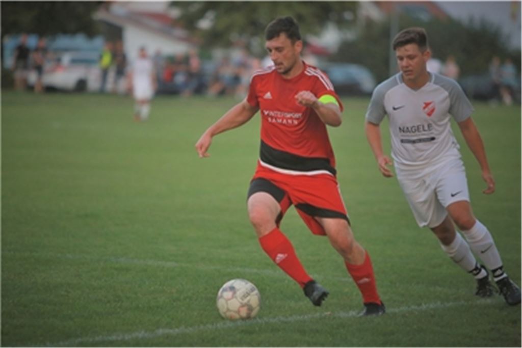 Die einzige Niederlage der Vorrunde kassiert der TSV Großglattbach – am Ball Kapitän Philipp Rank – Anfang September gegen Spitzenreiter SV Horrheim. Archivfoto: Huber