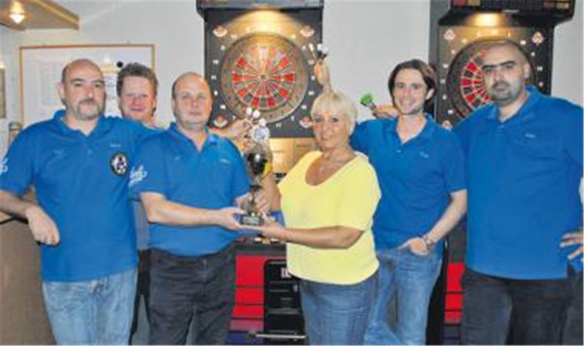 Die erfolgreiche Mannschaft des Dartclubs Lili aus Mühlacker kämpft mit ihren Ersatzspielern nach dem Wiederaufstieg erneut in der Bezirksklasse um Punkte. Foto: Stahlfeld