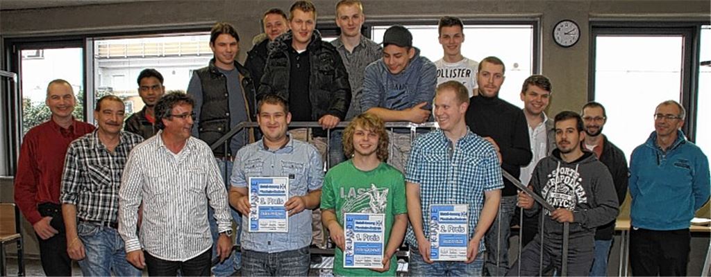 Die erfolgreichen Lehrlinge haben ihre Gesellenstücke der Öffentlichkeit vorgestellt und ihre Gesellenbriefe in Empfang genommen. 