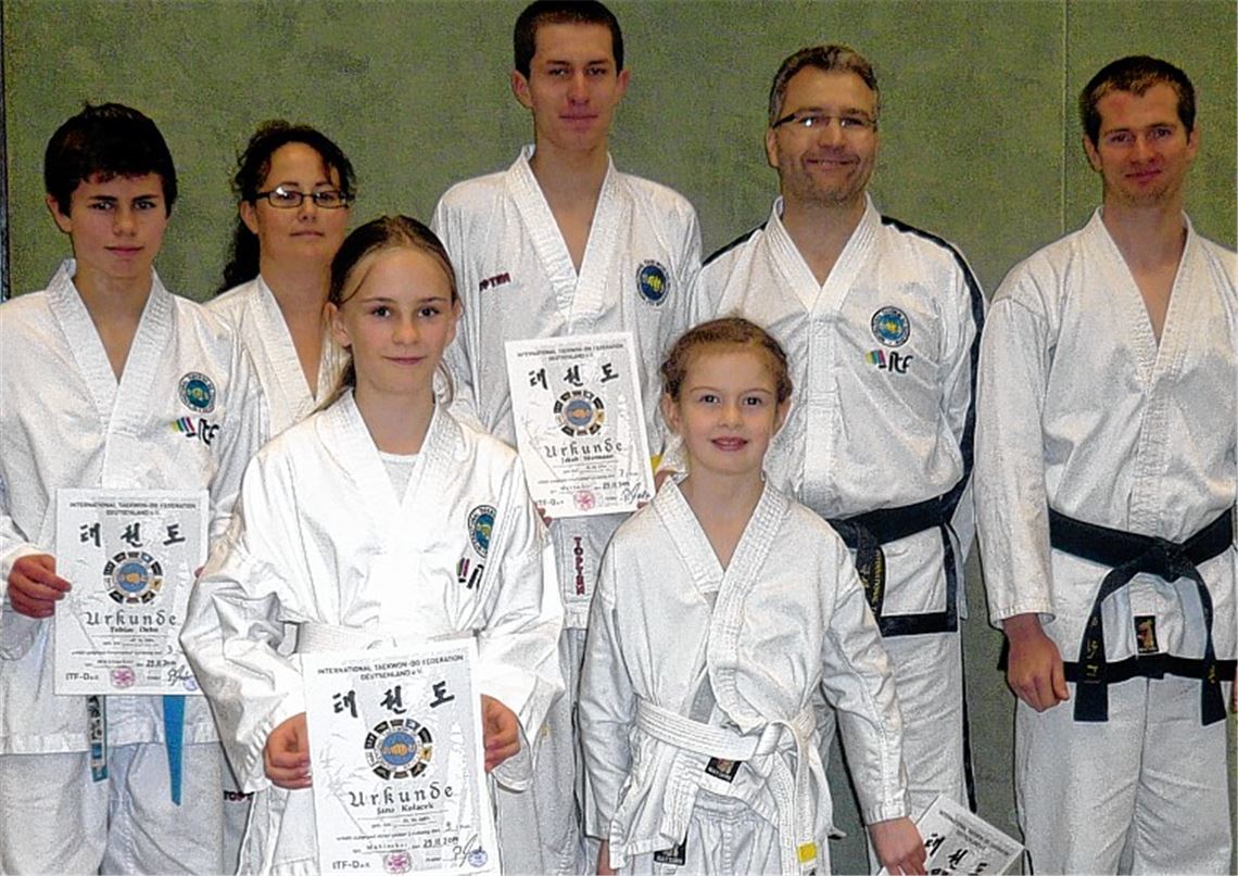 Die erfolgreichen Prüfungsteilnehmer von Chang Hun Mühlacker.