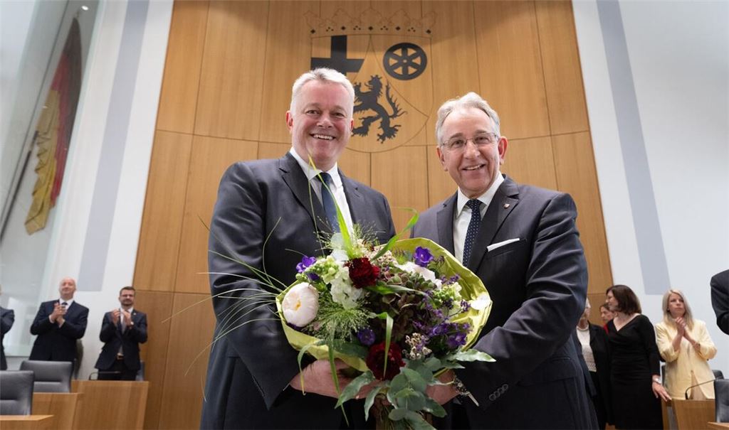 Die ersten Glückwünsche erhielt Schnieder von Landtagspräsident Lammert.
