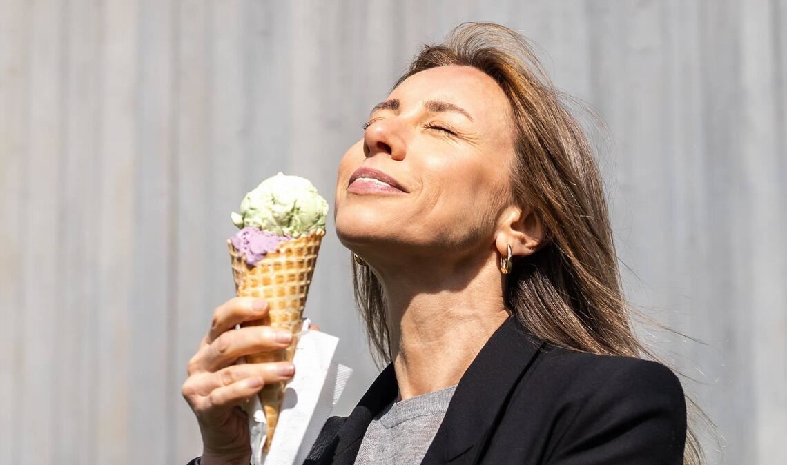 Die ersten Sonnenstrahlen nach dem Winter will man genießen – doch ein gewisser Schutz ist dabei wichtig, raten Experten.