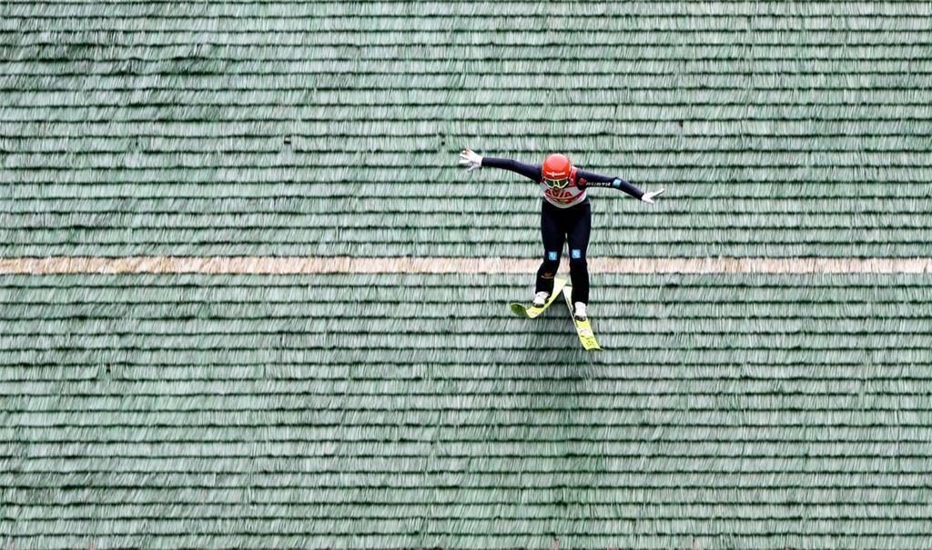 Die ersten Springen im polnischen Wisla werden auf Matten statt wie sonst auf Kunstschnee ausgetragen.