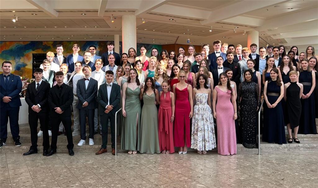 Die feierliche Übergabe der Zeugnisse und der Abi-Ball schließen die schulische Laufbahn der Abiturientinnen und Abiturienten des THG Mühlacker ab. Foto: privat