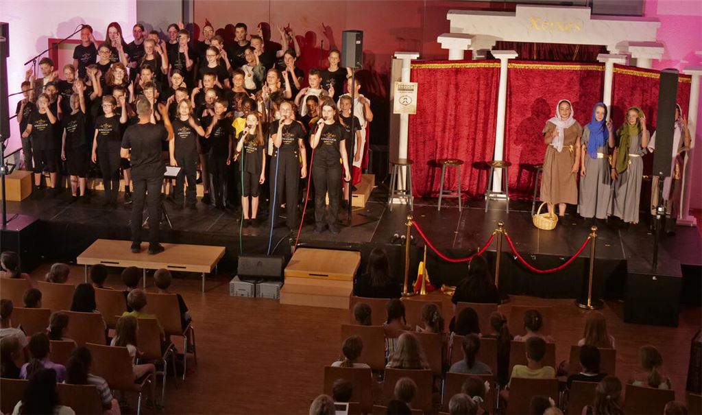 Die freie evangelische Bekenntnisschule Johann-Christoph-Blumhardt-Schule hat ein Musical über Esther aufgeführt. Foto: Friedrich