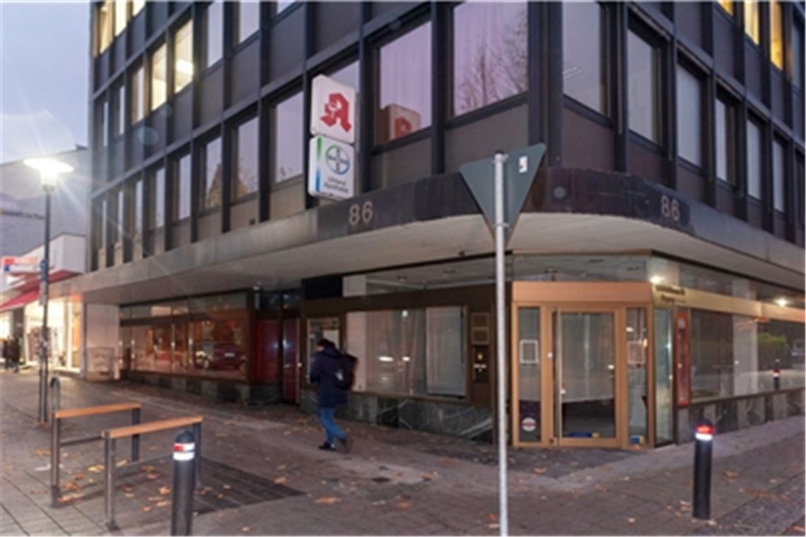 Die frühere Uhlandapotheke an der Bahnhofstraße. Foto: Fotomoment