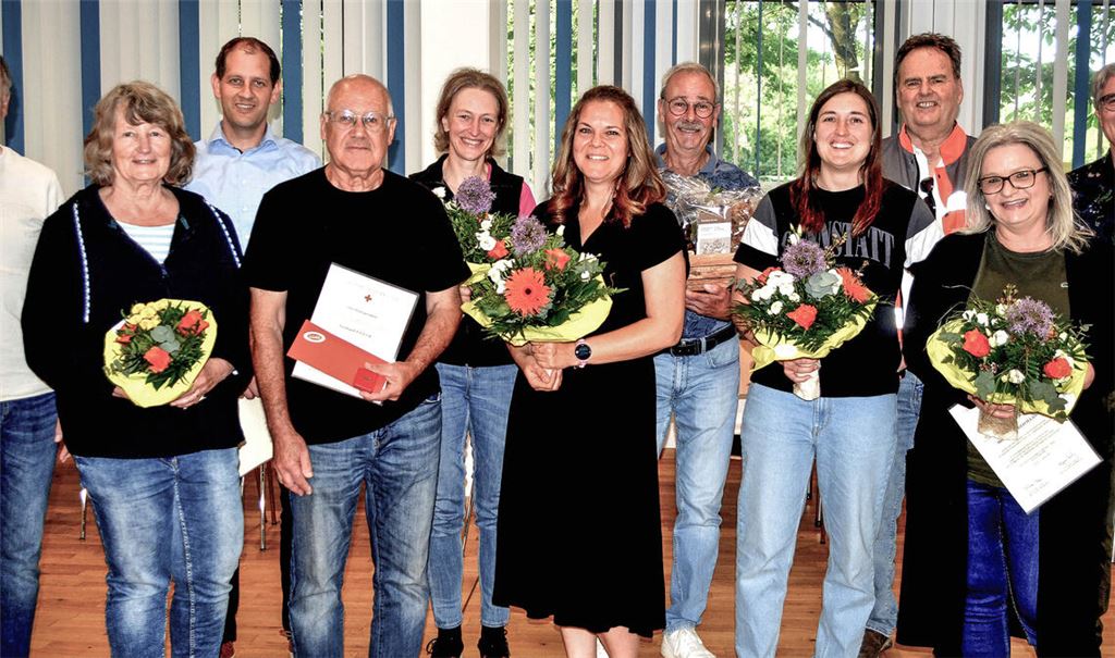 Die geehrten Blutspenderinnen und Blutspender. Foto: Stahlfeld