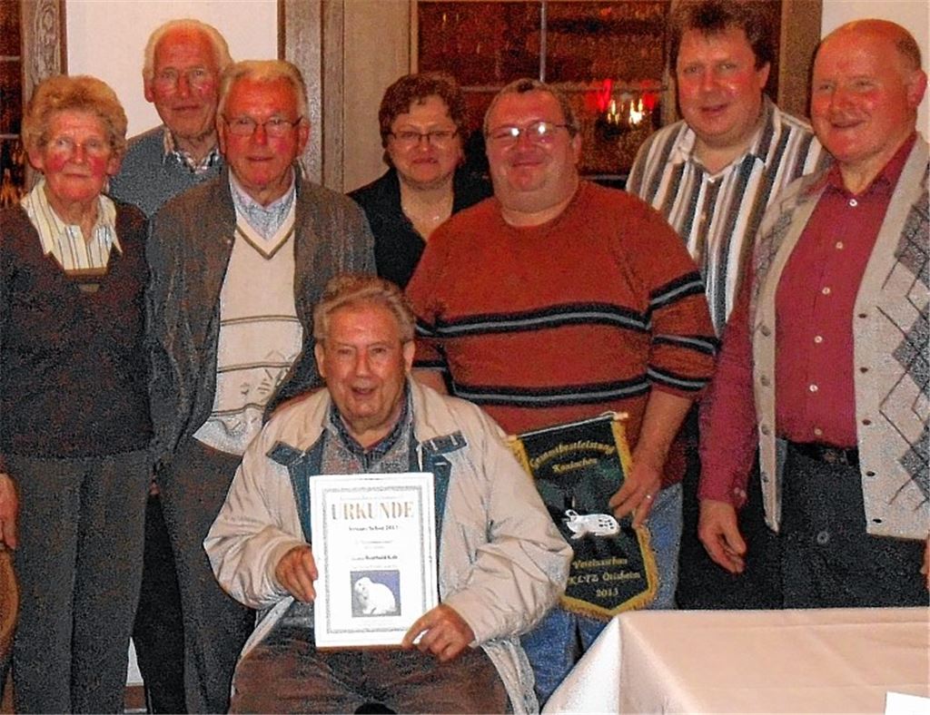 Die geehrten Mitglieder der Ötisheimer Kleintierzüchter. Foto: privat
