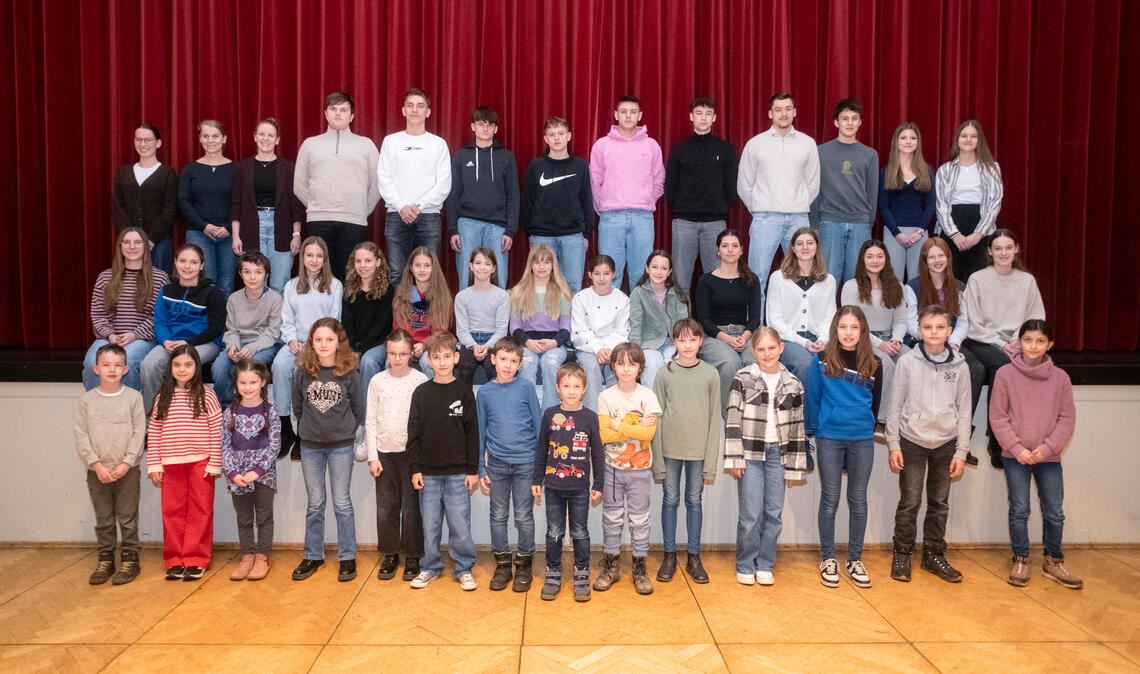 Die geehrten Sportleinnen und Sportler im Uhlandbau. Foto: Fotomoment