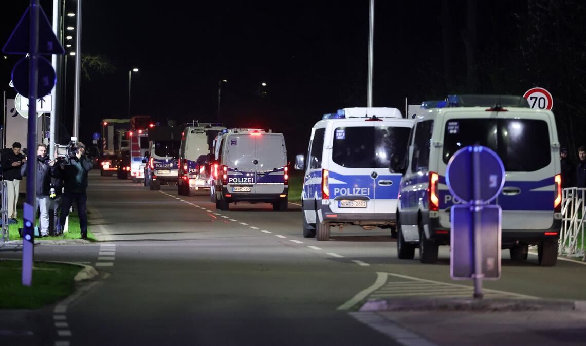 Die genaue Route des Konvois blieb offen.