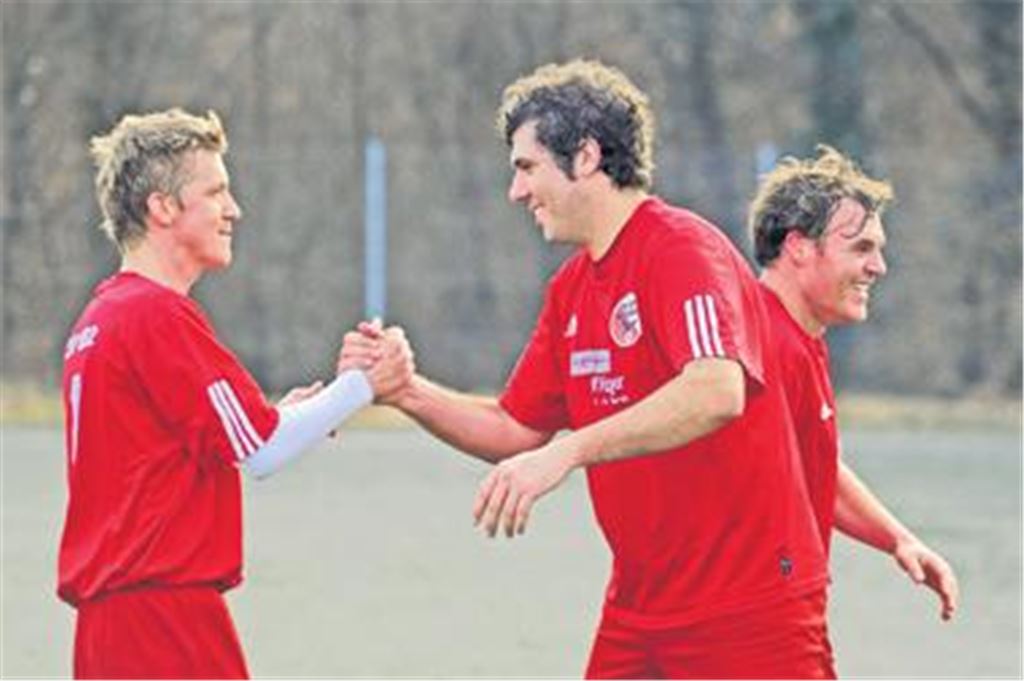Die gute Kameradschaft ist vermutlich ein Baustein, der zur erstaunlich erfolgreichen Rückrunde beim TSV Wiernsheim beigetragen hat.
Foto: Fotomoment