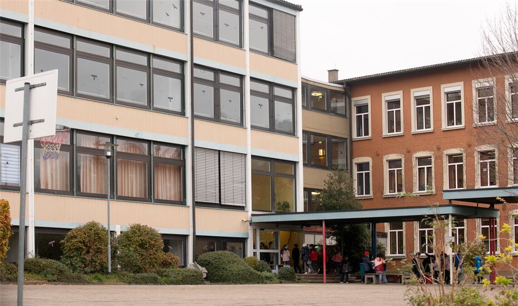 Die heute nur zweizügige Ulrich-von-Dürrmenz-Schule, die ohnehin saniert werden muss, soll vierzügig ausgebaut werden. Foto: Fotomoment