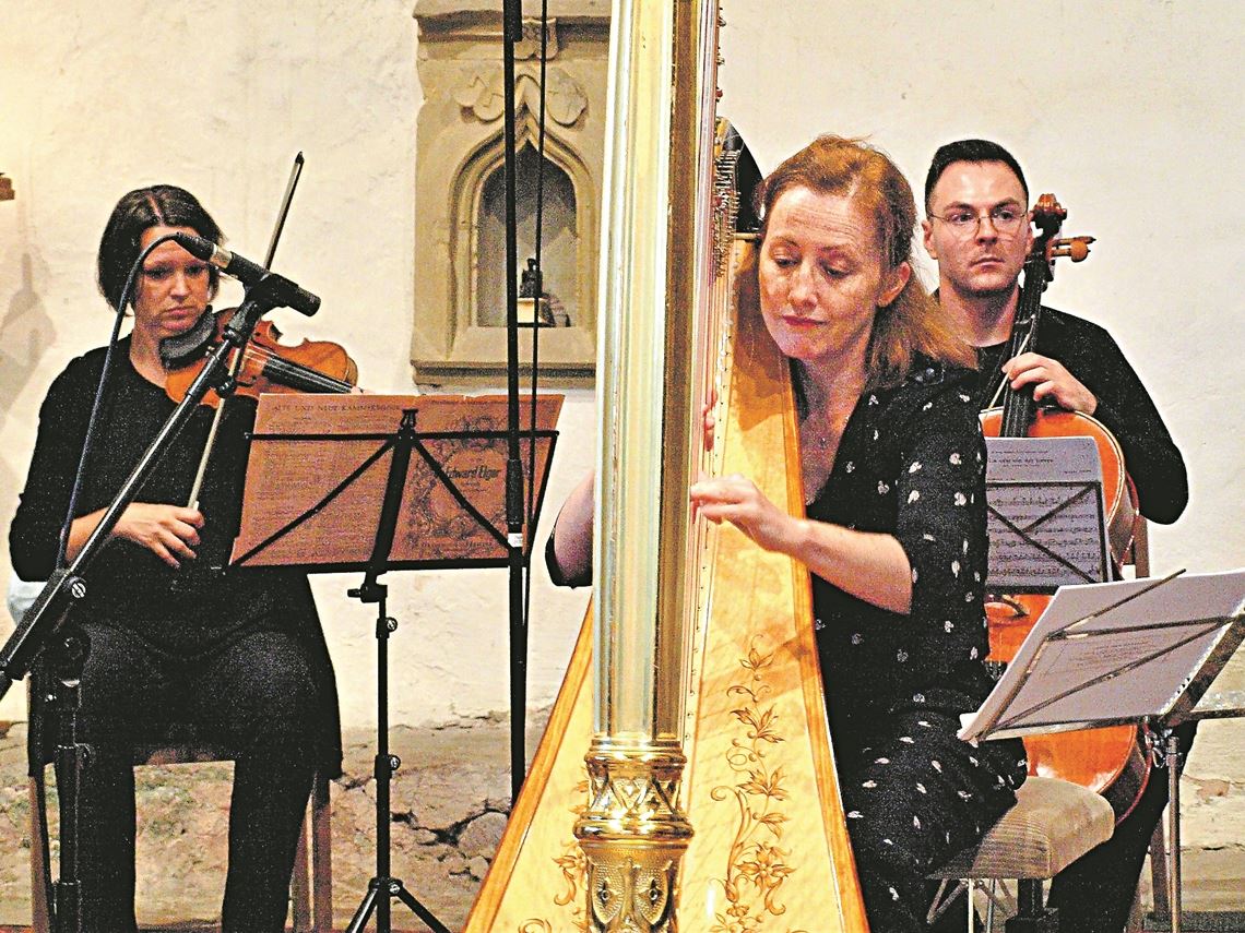 Die international renommierte Harfenistin Anne-Sophie Bertrand beeindruckt mir ihrem berührenden Spiel die vielen Zuhörer in der Frauenkirche. Filitz