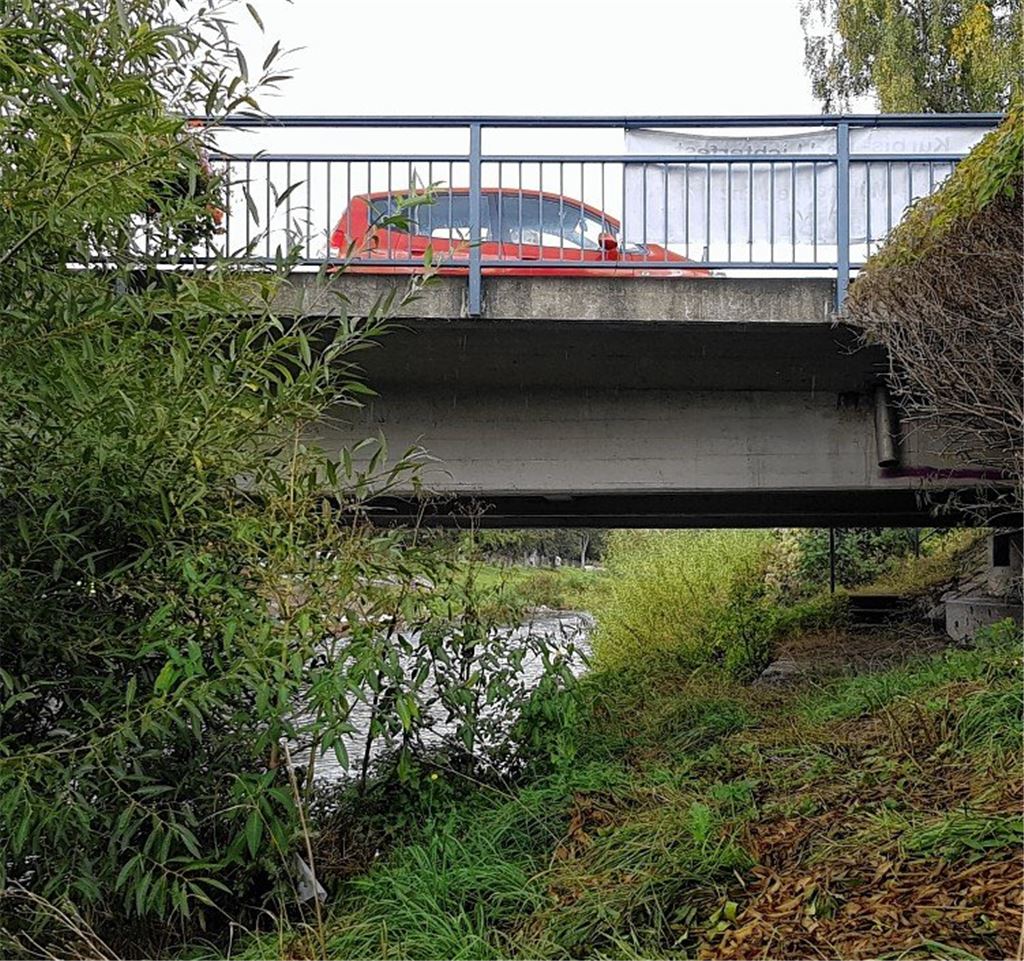 Radweg unter neuer Enzbrücke abgeblockt