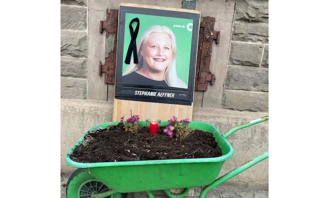 Die kleine Gedenkstätte an der Enzstraße vor der nächtlichen Zerstörung. Foto: privat