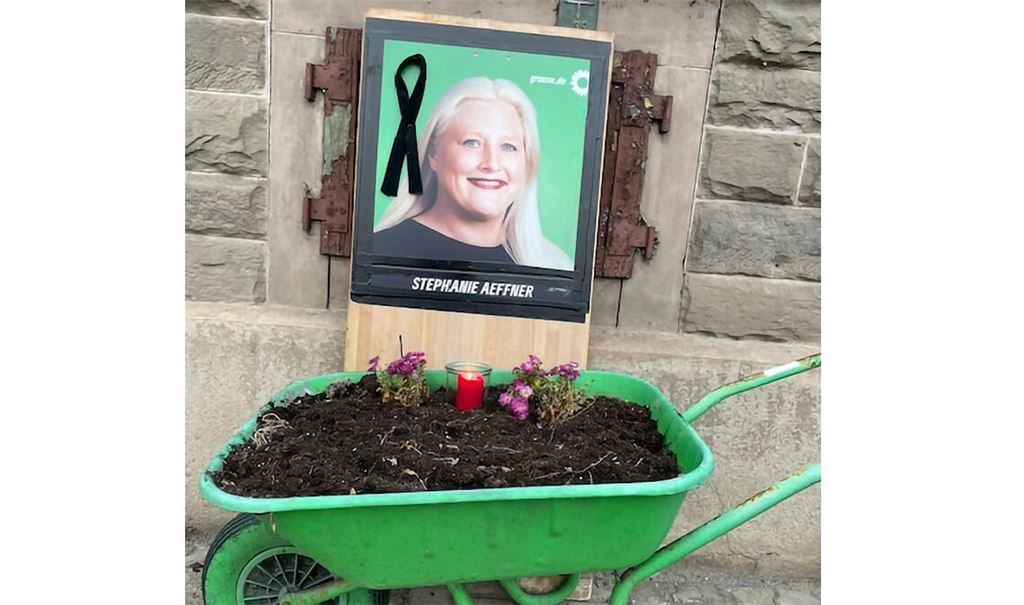 Die kleine Gedenkstätte an der Enzstraße vor der nächtlichen Zerstörung. Foto: privat