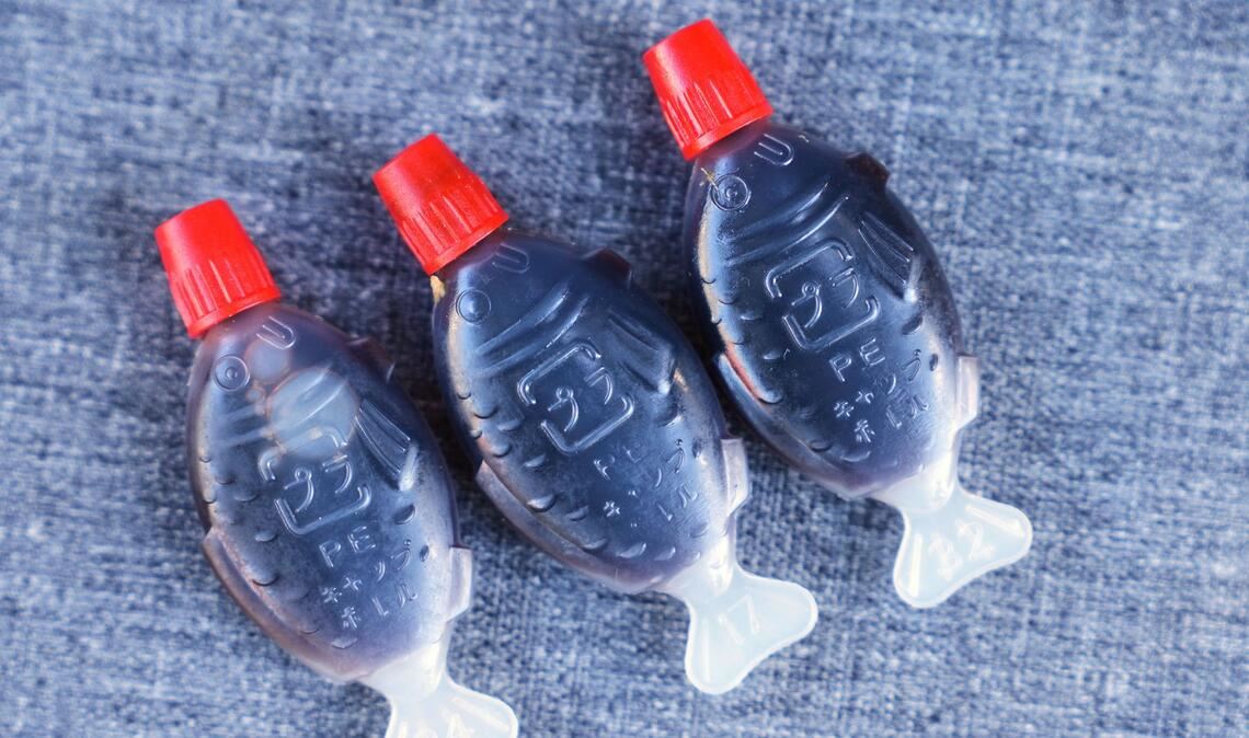 Sojasoßen-Fische aus Plastik in Südaustralien verboten Die kleinen Fischchen mit Sojasoße gehören in Sushi-Läden weltweit zum Angebot – aber sie schaden der Umwelt. (Symbolbild)