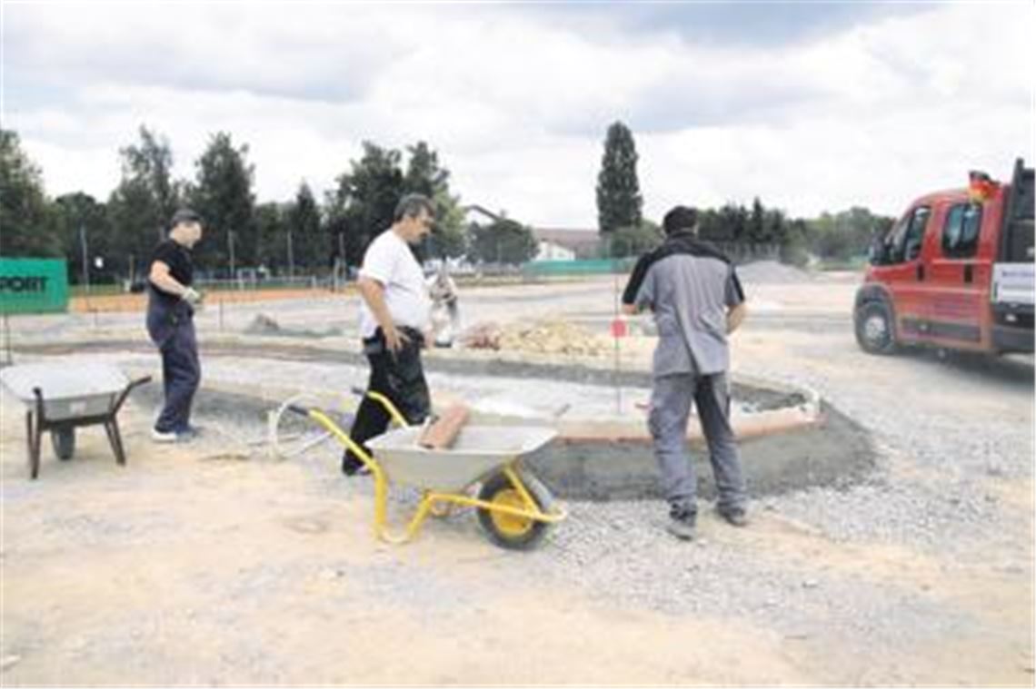 Die künftige Minigolf-Anlage am Mühlacker Ortseingang aus Richtung Enzberg nimmt zunehmend Konturen an. Die meisten der 18 Bahnen sind im Rohbau fertig.
Foto: Sadler