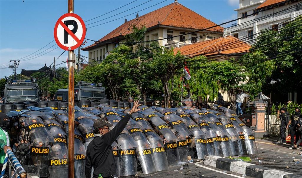 Die landesweiten Proteste haben seit dem Wochenende auch auf Bali übergegriffen.