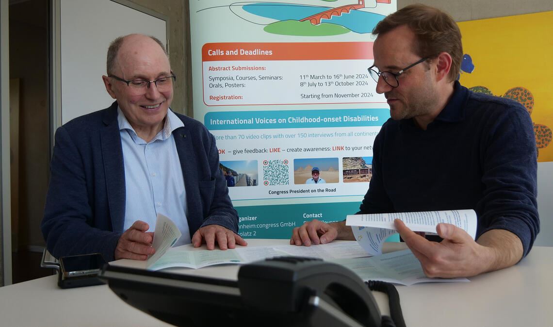Die letzten Vorbereitungen für den Weltkongresses für Kinder mit Entwicklungsstörungen laufen. In Maulbronn wird das Vorprogramm stattfinden, geben Rainer Blank (li.) und Sebastian Schröder bekannt. Namhafte Experten aus aller Welt werden erwartet. Foto: Friedrich
